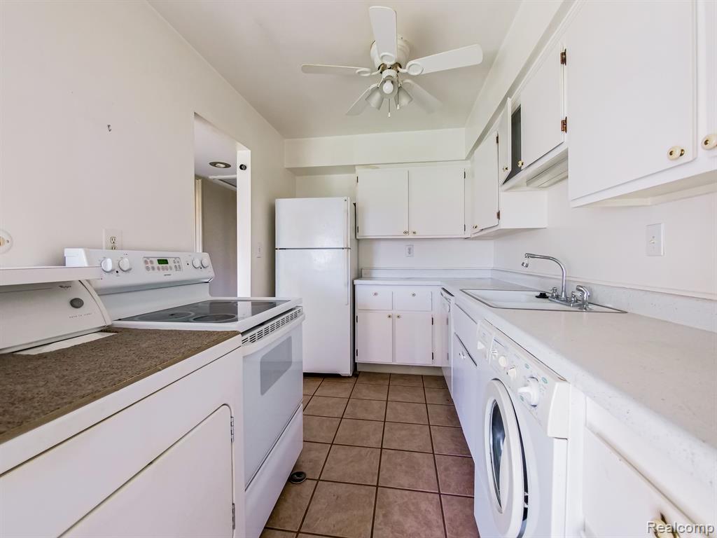 1850 COLONIAL VILLAGE Way, 3, Waterford, MI 48328 — Photo 4