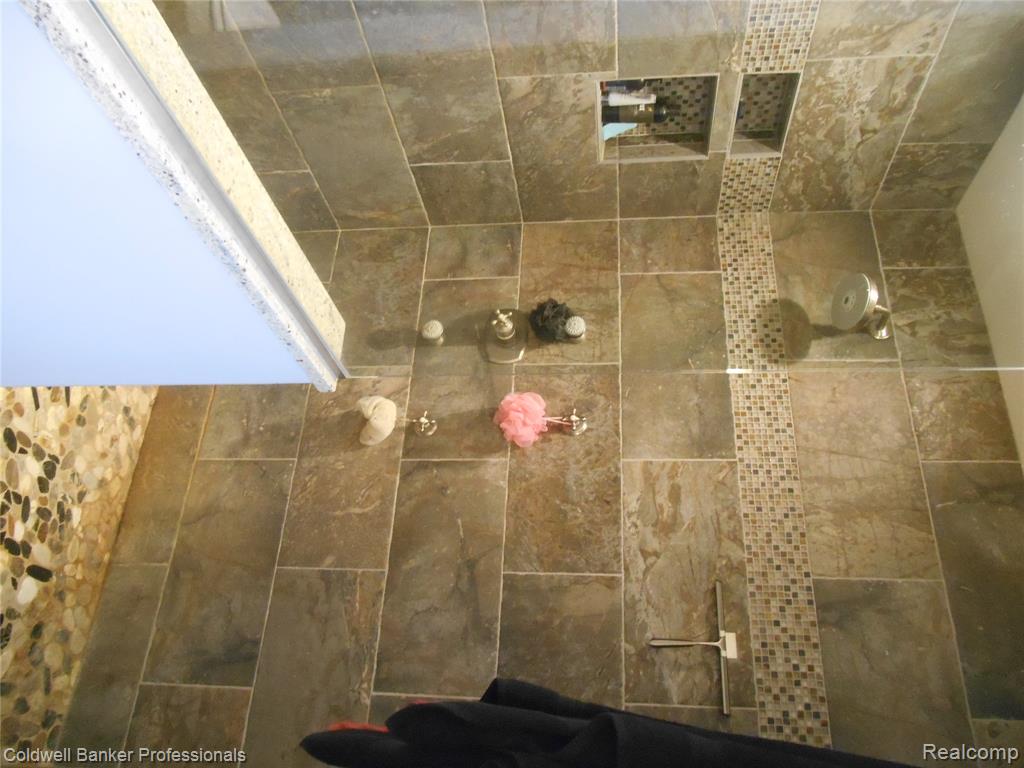 2704 Genny Ridge Drive, Lapeer, MI 48446 — Photo 13