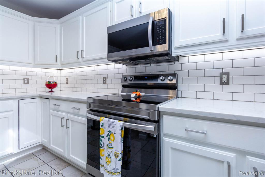 185 Amys Walk, Auburn Hills, MI 48326 — Photo 15