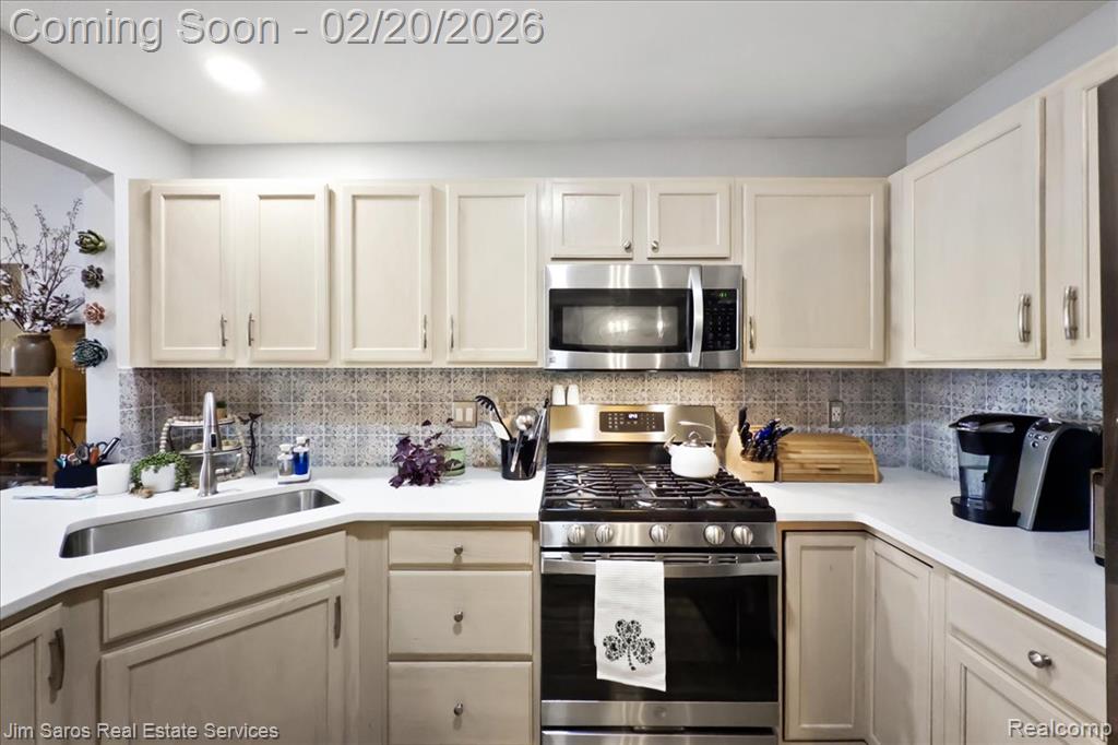 7 Canfield Circle, Dearborn Heights, MI 48127 — Photo 12