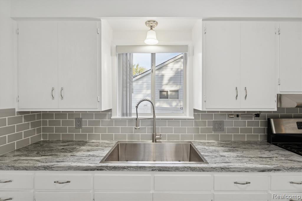 5159 Sashabaw Road, Clarkston, MI — Photo 13