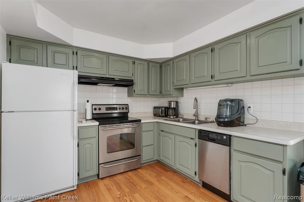 8273 Independence Drive, Sterling Heights, MI 48313 — Photo 10