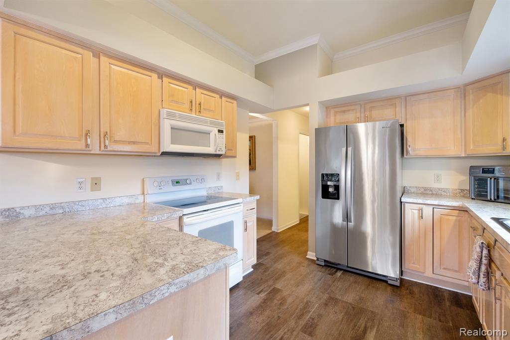 4444 Wisteria Court, Warren, MI 48092 — Photo 9