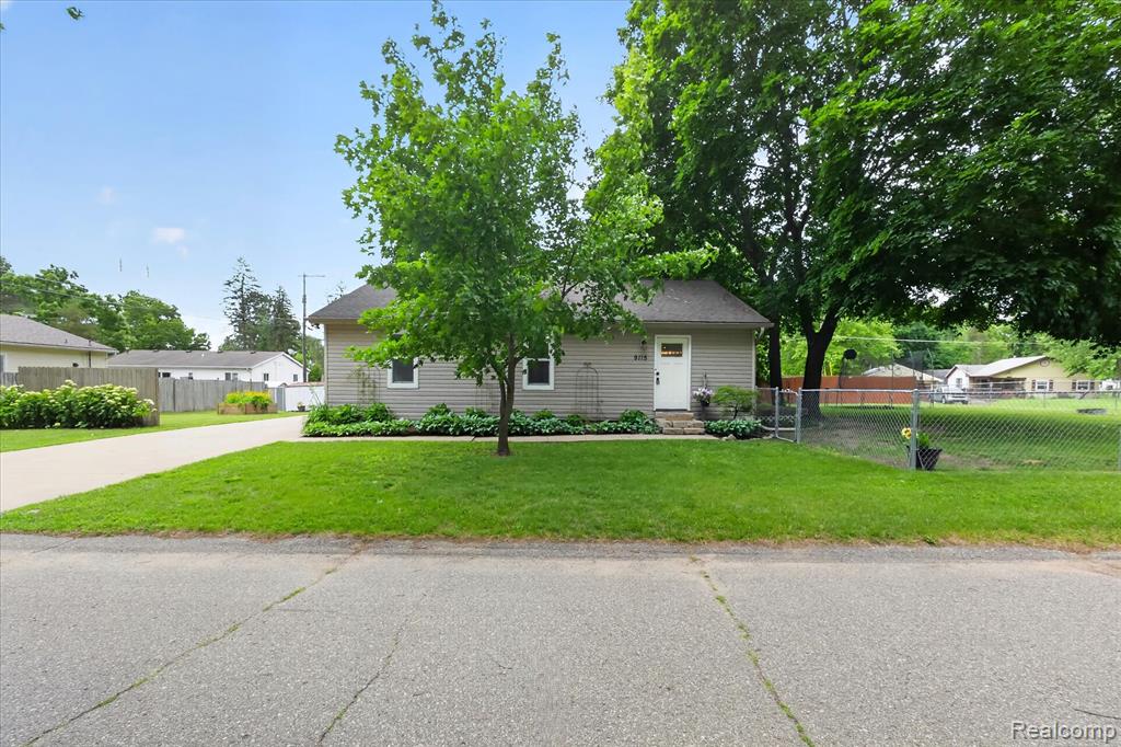 9115 Maplewood Drive, White Lake, MI — Photo 2