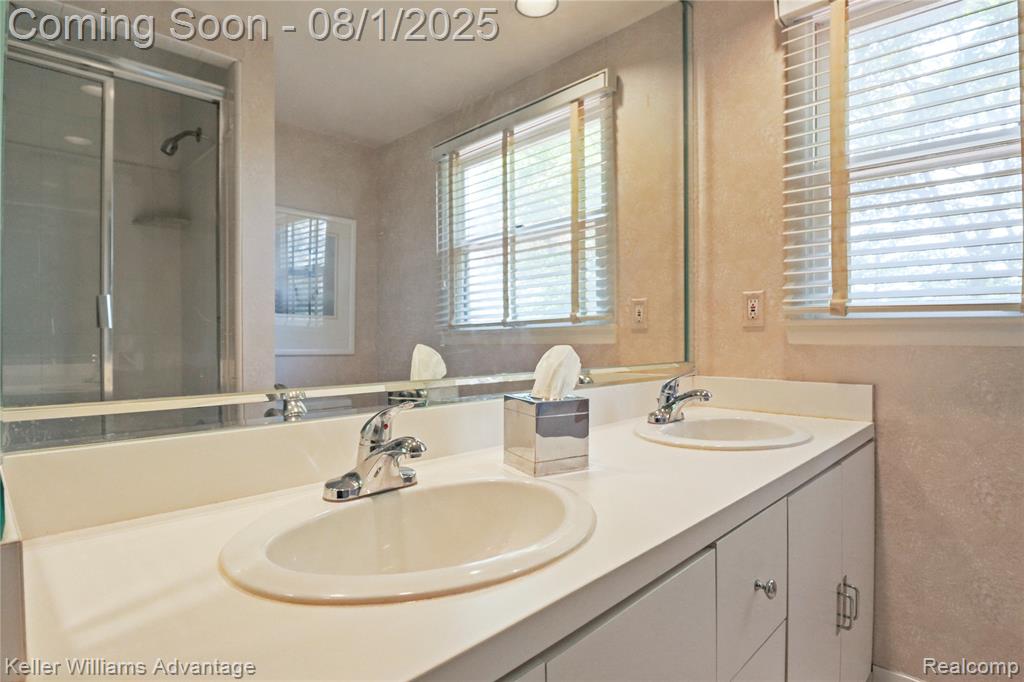 5349 Greenbriar Drive, West Bloomfield, MI 48323 — Photo 44