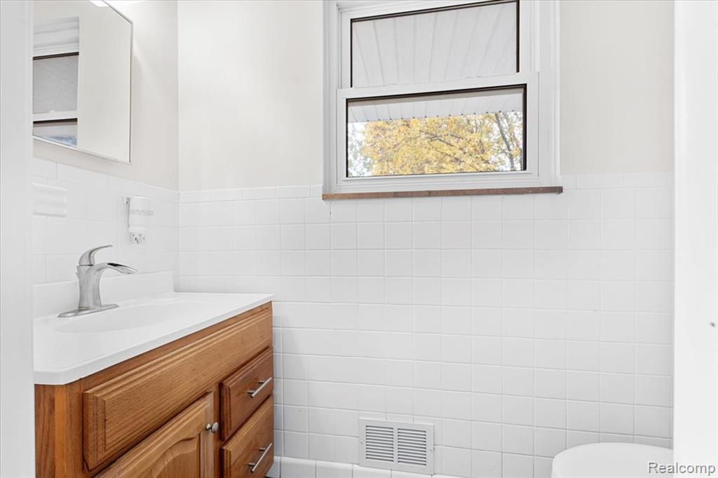 25146 Dallas Drive, Grosse Ile, MI 48138 — Photo 22