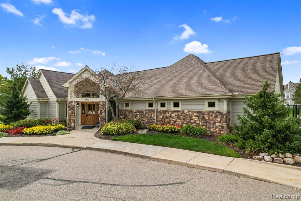 1569 WEATHERSTONE Drive, Ann Arbor, MI 48108 — Photo 15