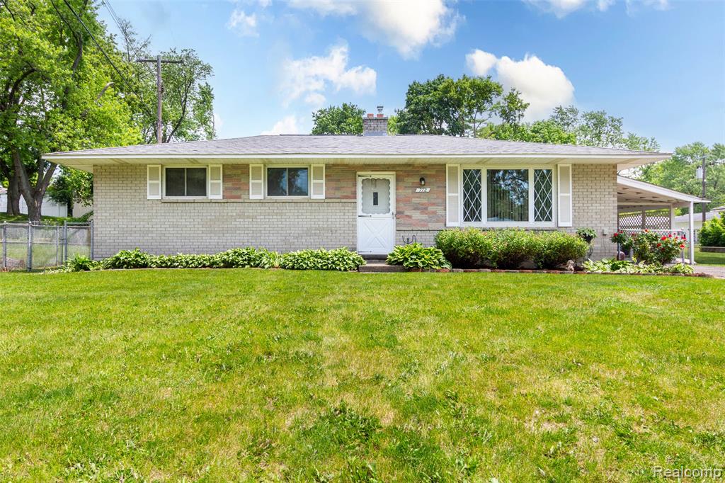 772 Robbinann Drive, Waterford, MI 48328 — front exterior
