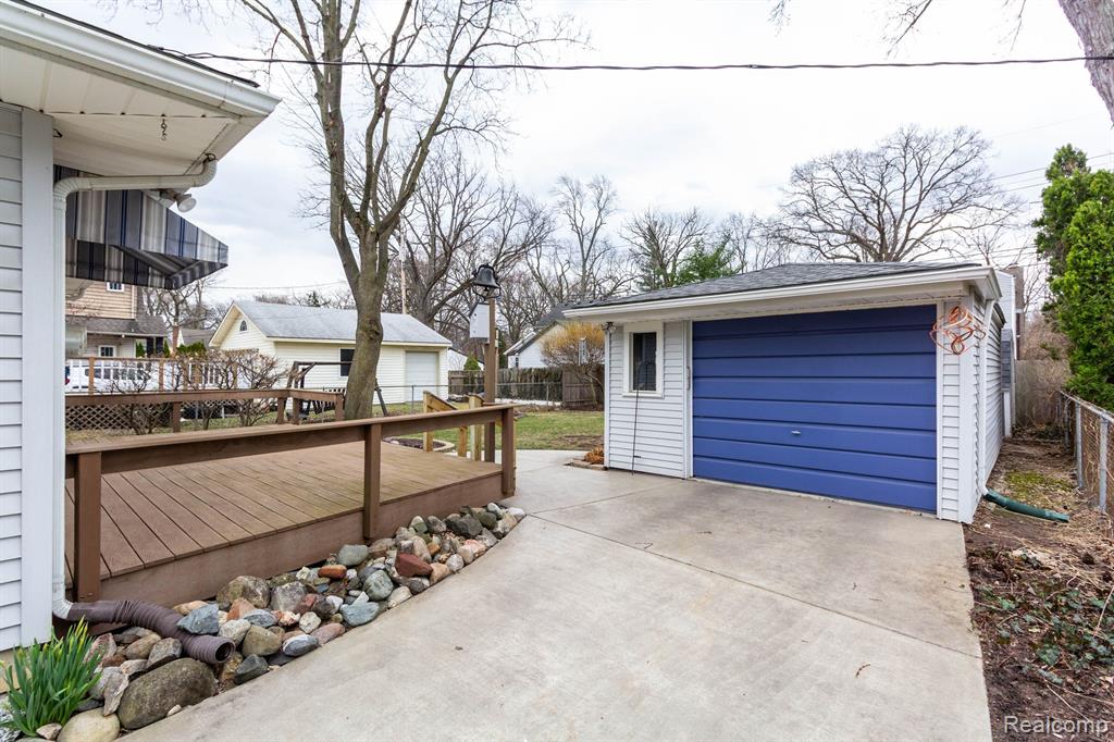 911 MAYFIELD Drive, Royal Oak, MI 48067 — Photo 6