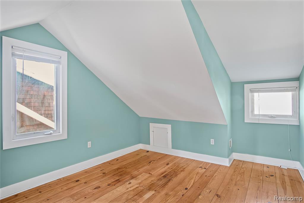 565 W Saratoga Street, Fenton, MI 48220 — Photo 16