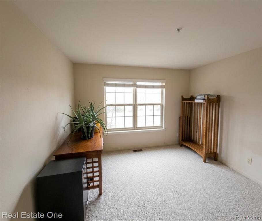 478 Village Lane, Milford, MI 48381 — Photo 16