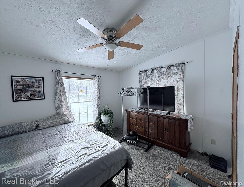 6054 Lapeer Road, Burton, MI 48509 — Photo 11