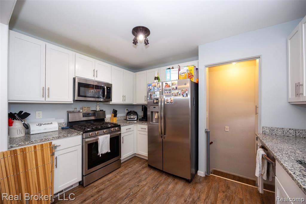29454 Barton Street, Garden City, MI — Photo 12