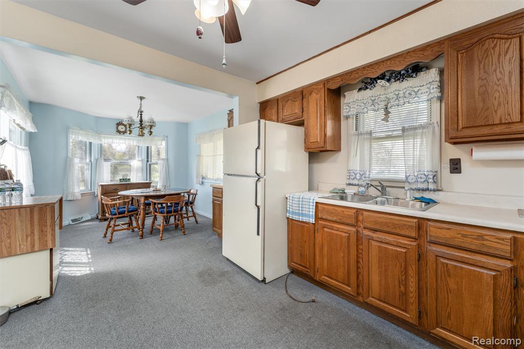 5711 Crescent Road, Waterford, MI 48327 — Photo 12