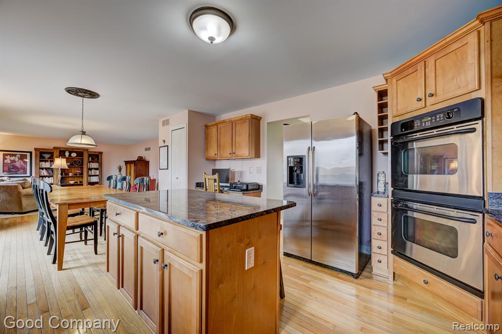 755 OAK POINT Lane, Madison Heights, MI 48071 — Photo 29