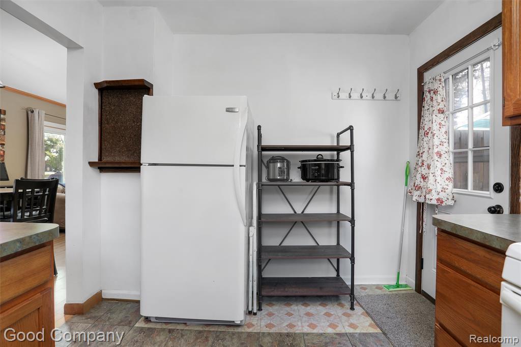 1727 E Elza Avenue, Hazel Park, MI 48030 — Photo 17