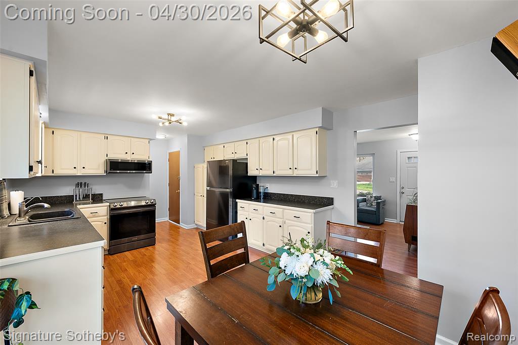 2682 Costa Mesa Road, Waterford, MI 48329 — Photo 8