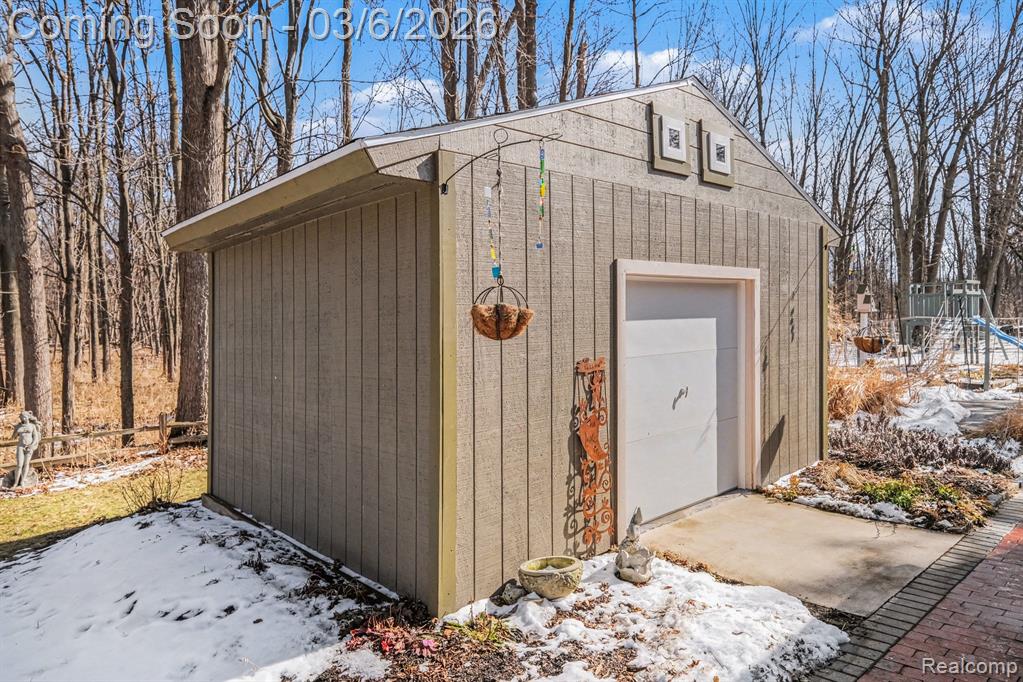 9667 Burning Tree Drive, Grand Blanc, MI 48439 — Photo 37