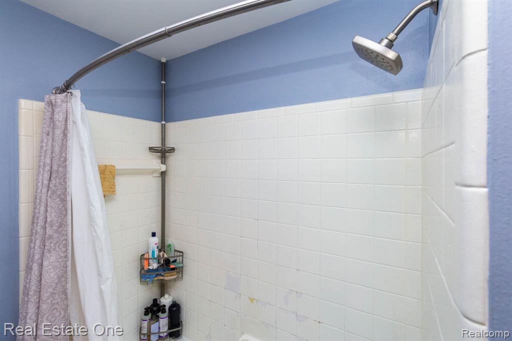 6011 Walker Drive, Troy, MI 48085 — Photo 31