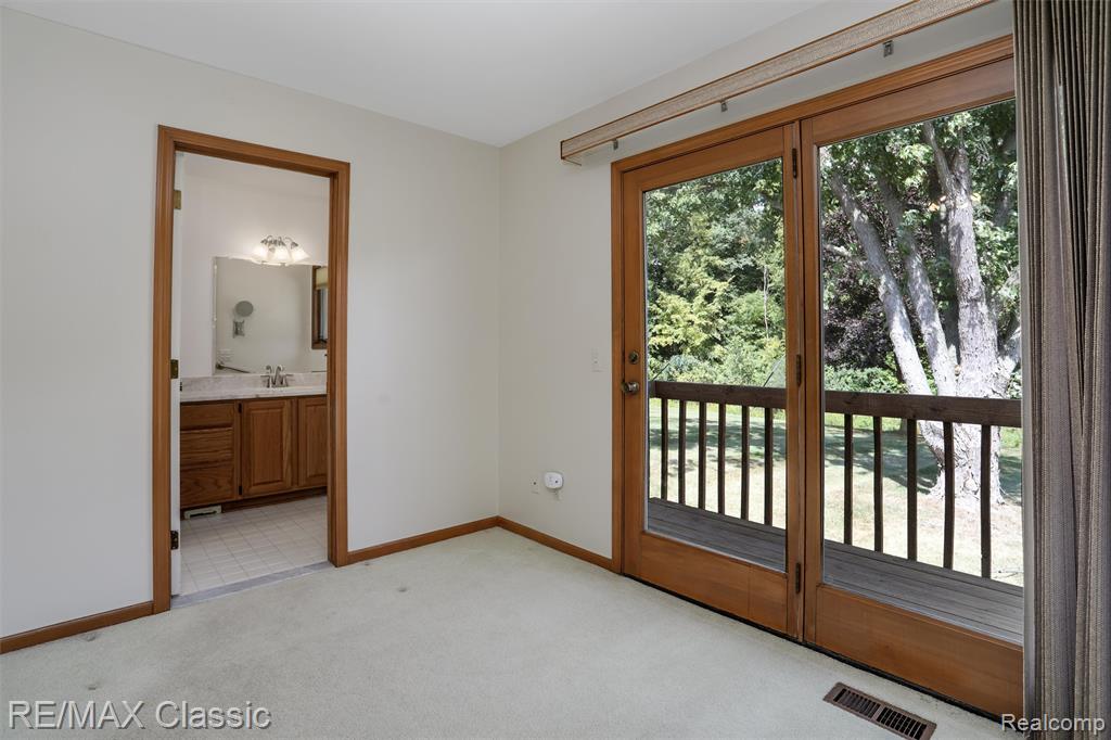 4150 Heatherwood Drive, Commerce Twp, MI 48382 — Photo 21