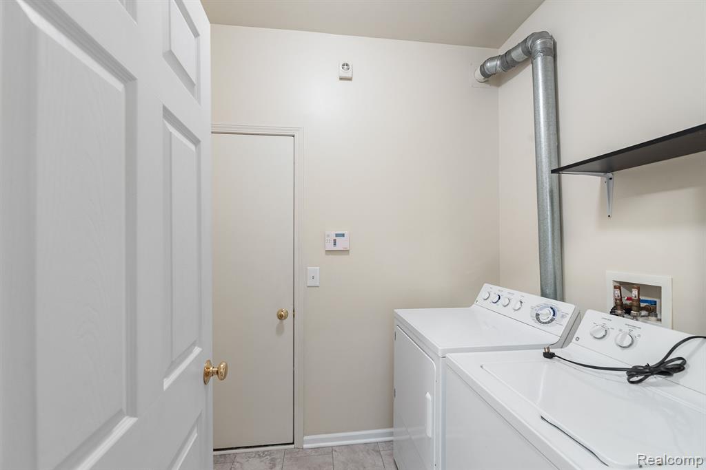 14105 ADDINGTON Drive, Commerce Twp, MI 48390 — Photo 16