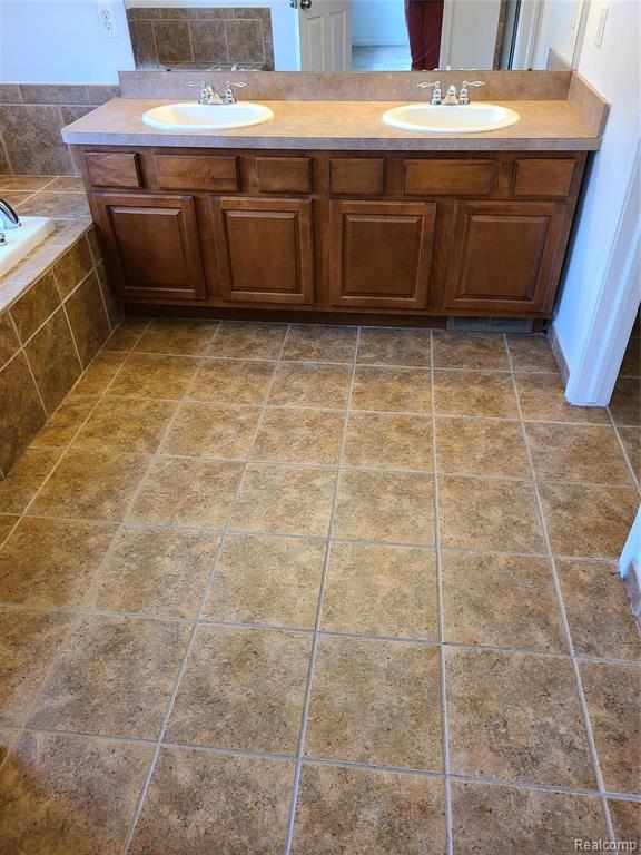 41130 MAPLEWOOD Drive, Canton, MI 48187 — Photo 28