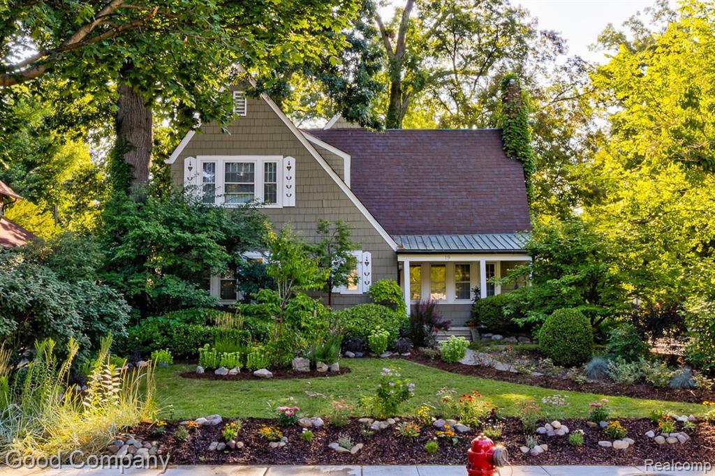 19 Oakdale Boulevard, Pleasant Ridge, MI — front exterior