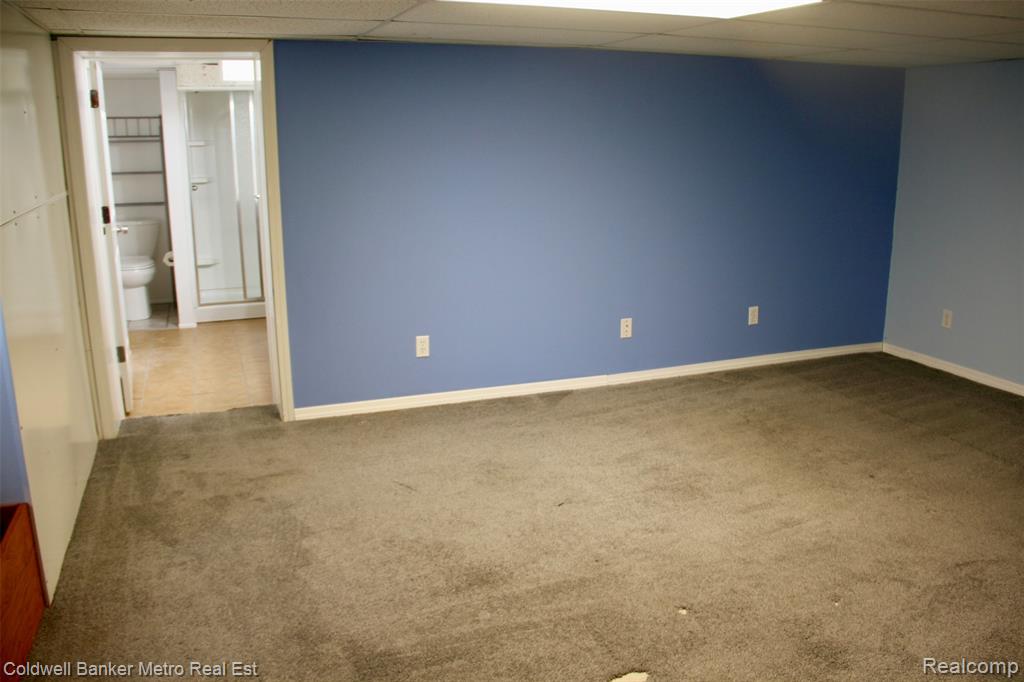 4092 Woodstock Road, Waterford, MI 48328 — Photo 34