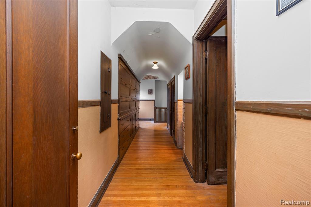 2475 Iroquois Street, Detroit, MI 48214 — Photo 67