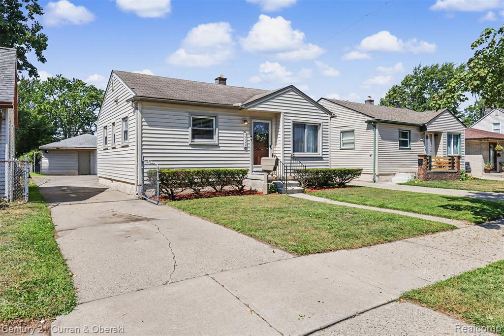 5735 N Silvery Lane, Dearborn Heights, MI 48127