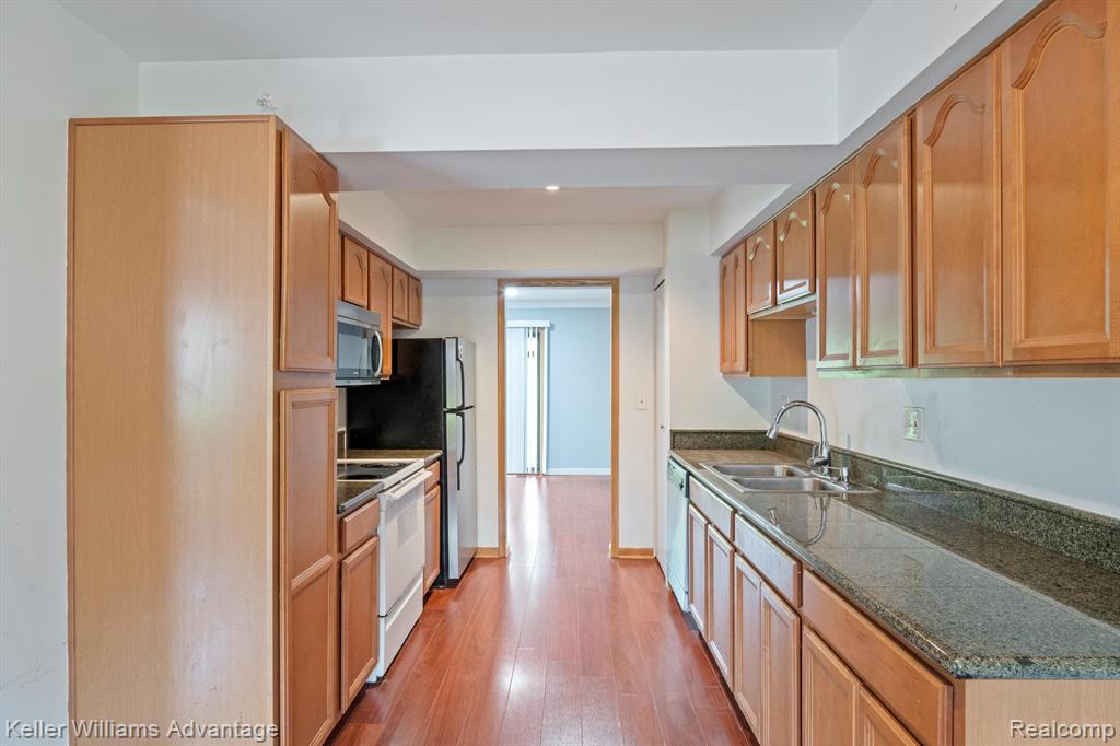 28663 LOWELL N, Southfield, MI 48076 — Photo 5