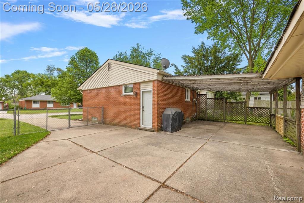 23015 Tuck Road, Farmington, MI 48336 — Photo 38