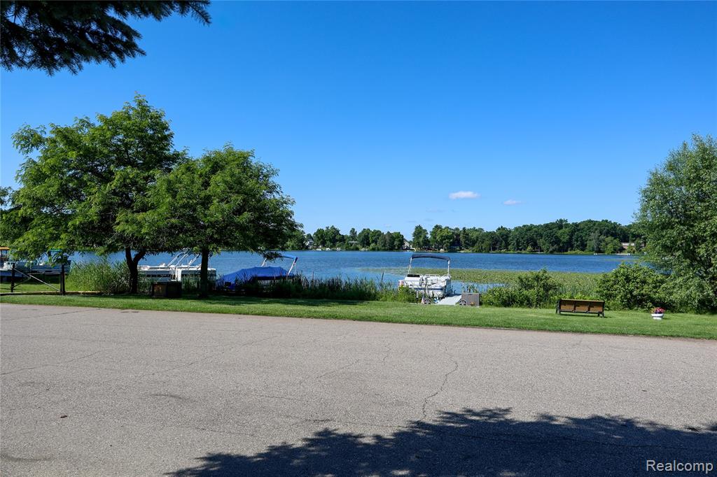 92 Carnberry Beach Blvd, White Lake, MI — Photo 3