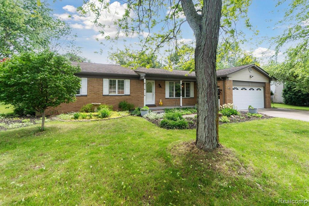 4015 VILLAGE Square, Brighton, MI 48114 — Photo 8