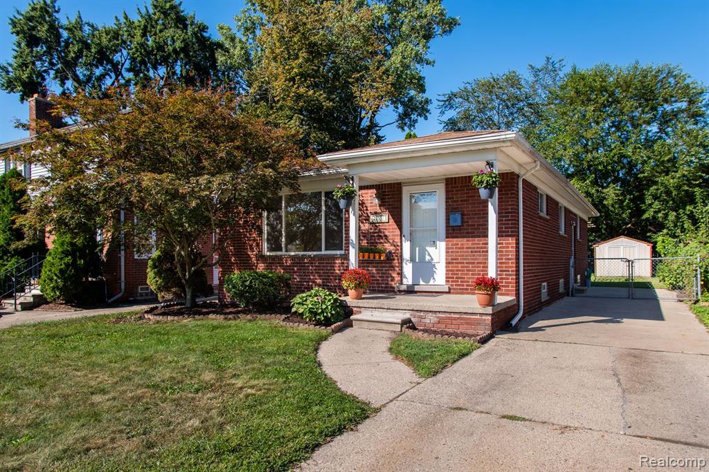 6873 Mayburn Street, Dearborn Heights, MI 48127 — Photo 3