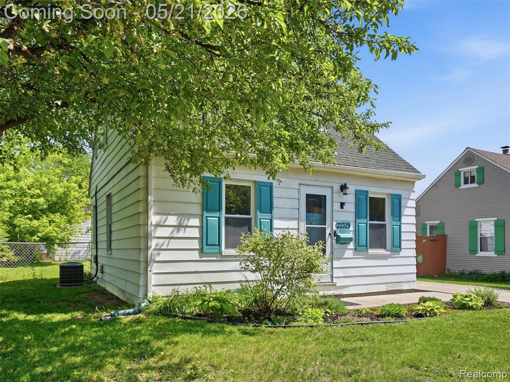22329 Maxine Street, Saint Clair Shores, MI 48080 — Photo 3
