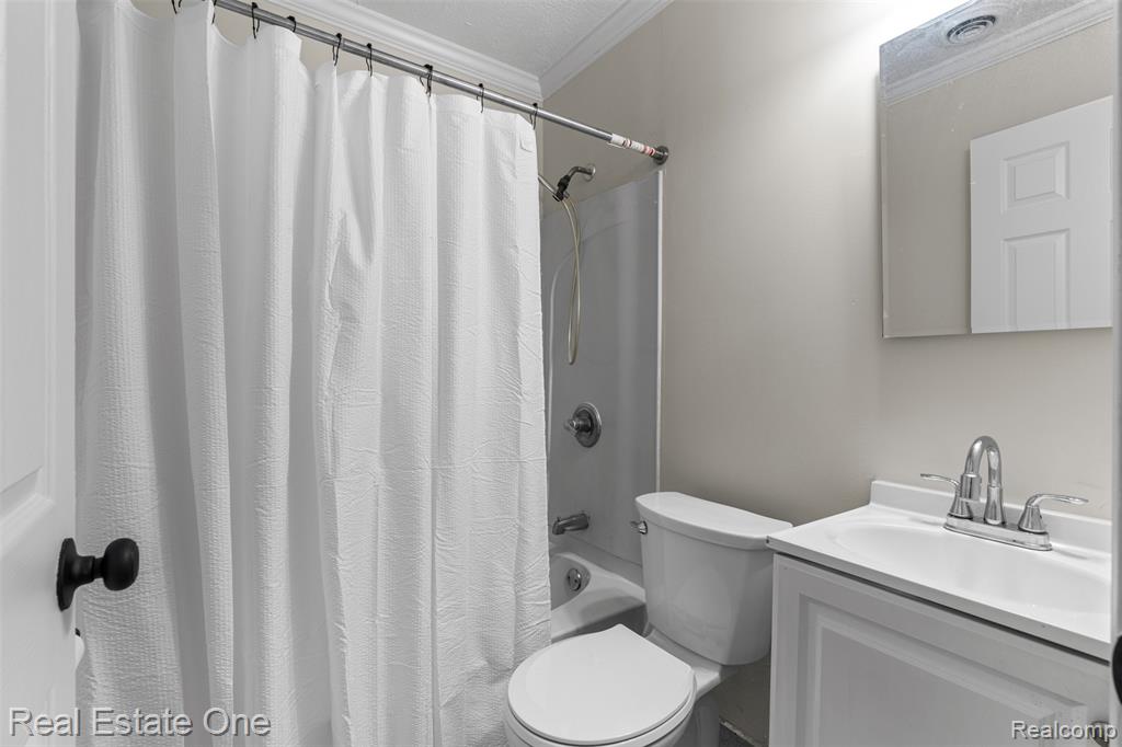 48037 Remer Avenue, Shelby Twp, MI 48317 — Photo 14