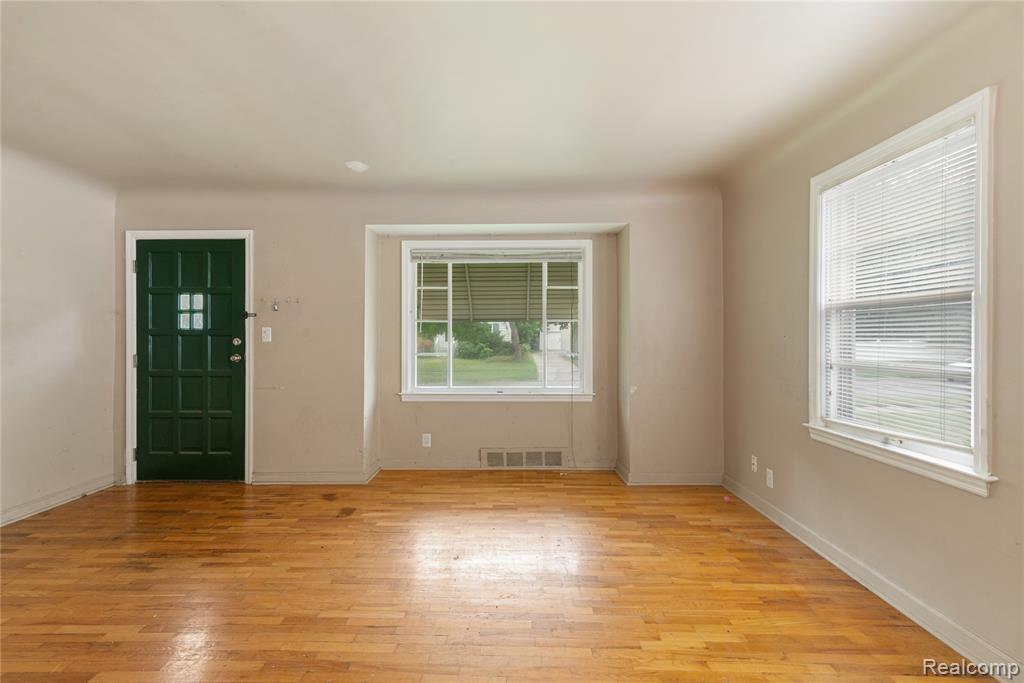 601 Chalmers Street, Flint, MI 48503 — Photo 5