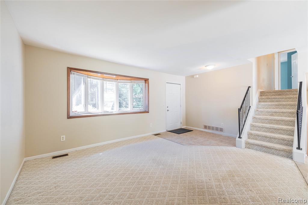 569 Hendrickson Boulevard, Clawson, MI — Photo 5