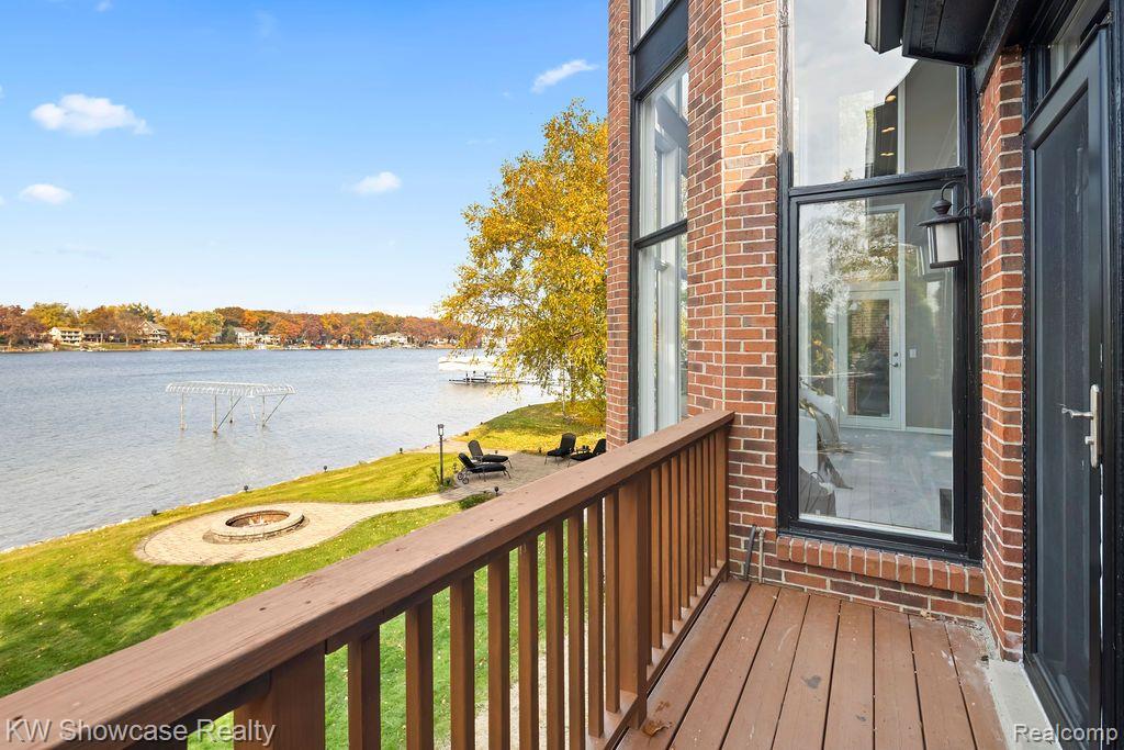 8579 PINE COVE Drive, Commerce Twp, MI 48382 — Photo 36