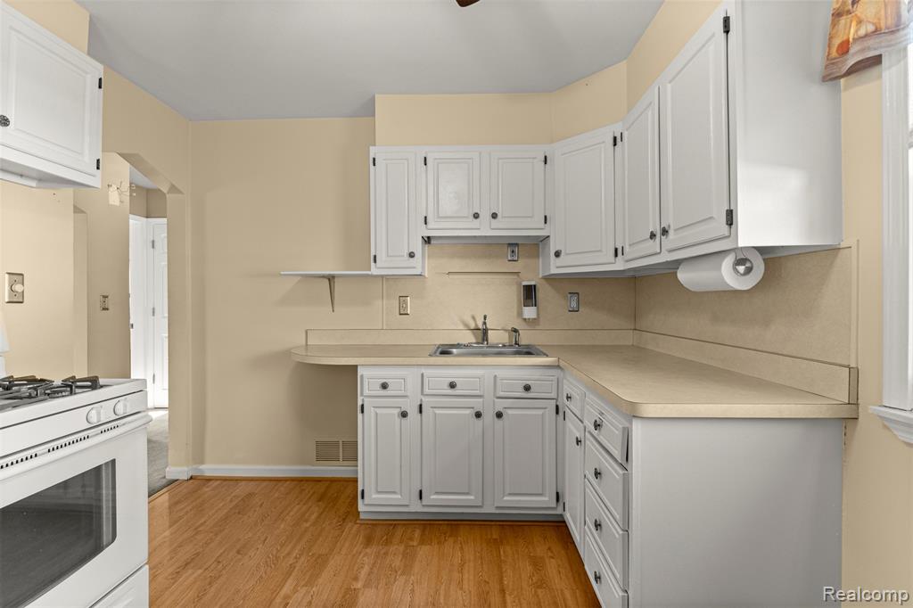 9896 Park Avenue, Allen Park, MI 48101 — Photo 10