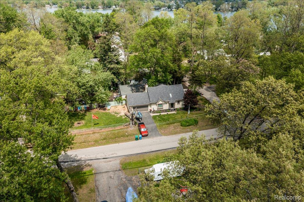 8790 Oakside Avenue, Commerce Twp, MI 48382 — Photo 2
