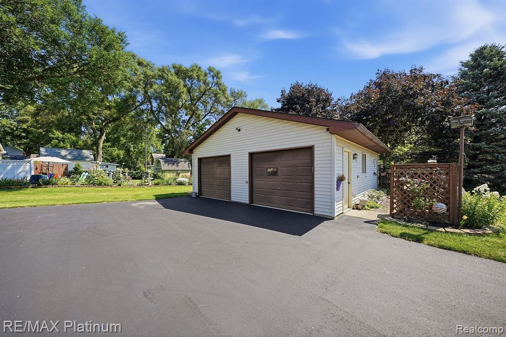 127 S East Street, Fowlerville, MI 48836 — Photo 2