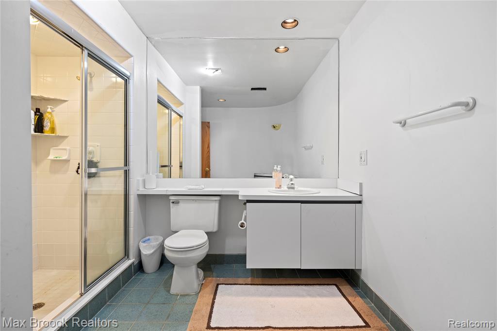 6067 Charles Drive, West Bloomfield, MI — Photo 58