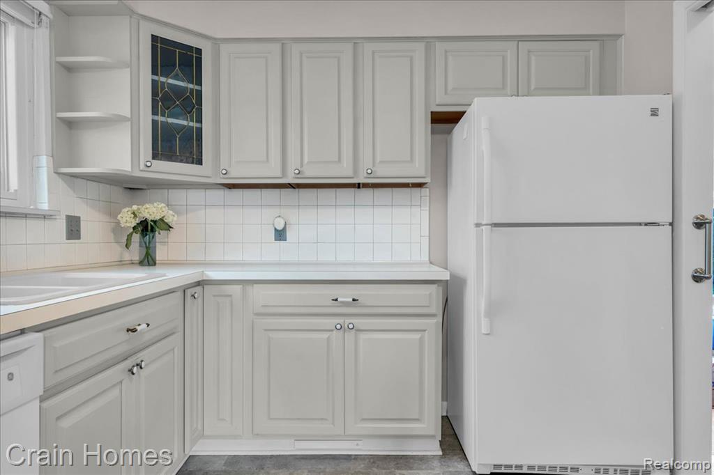 846 Moulin Avenue, Madison Heights, MI 48071 — Photo 9
