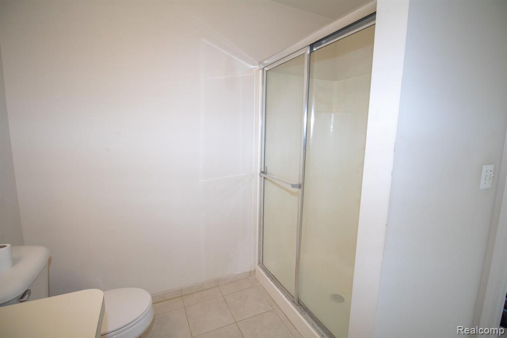 7051 MAGNOLIA Lane, Waterford, MI 48327 — Photo 25
