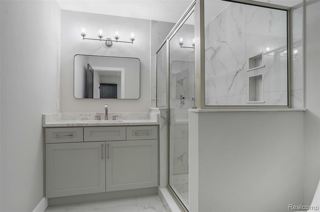 31130 Lahser, Beverly Hills, MI 48025 — Photo 31