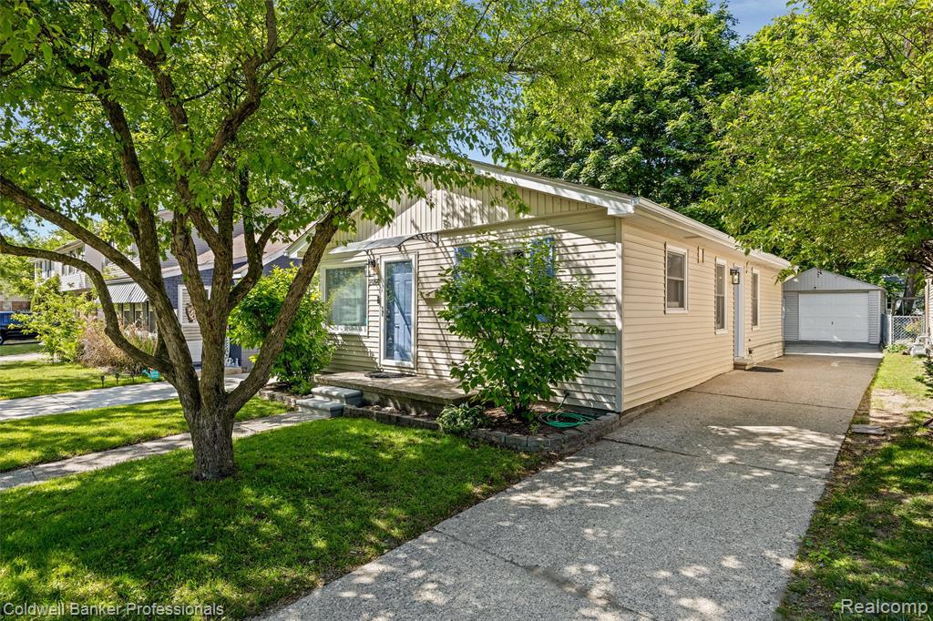 2050 Ridgemont Road, Grosse Pointe Woods, MI 48236 — Photo 20