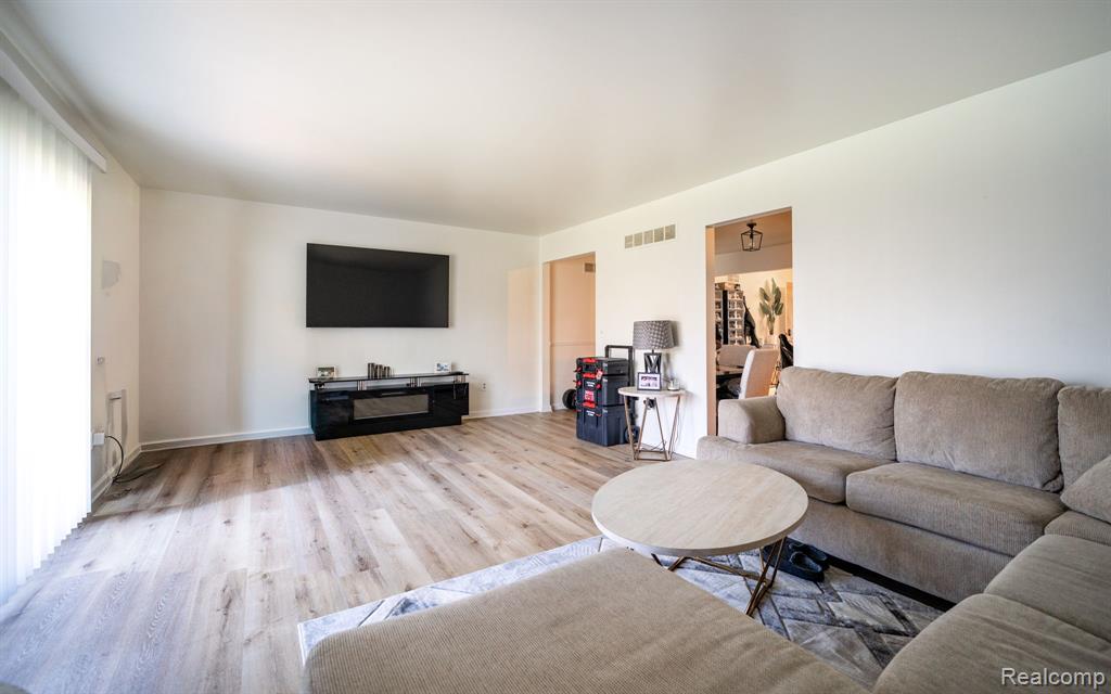 16931 General Avenue, Fraser, MI 48026 — Photo 2