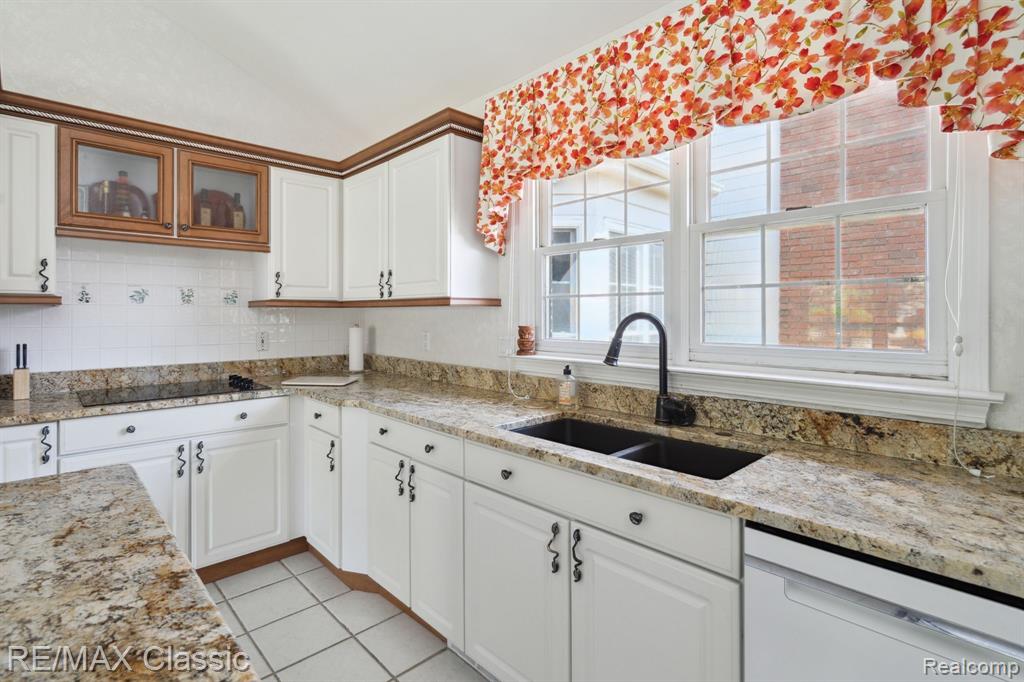 39508 VILLAGE RUN Drive, Northville, MI 48168 — Photo 16